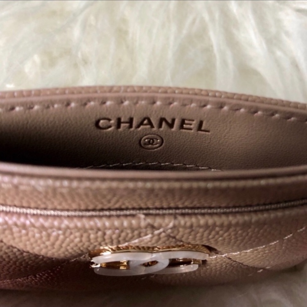 Chanel Quilted Card Holder Limited Edition - Picture 4 of 8